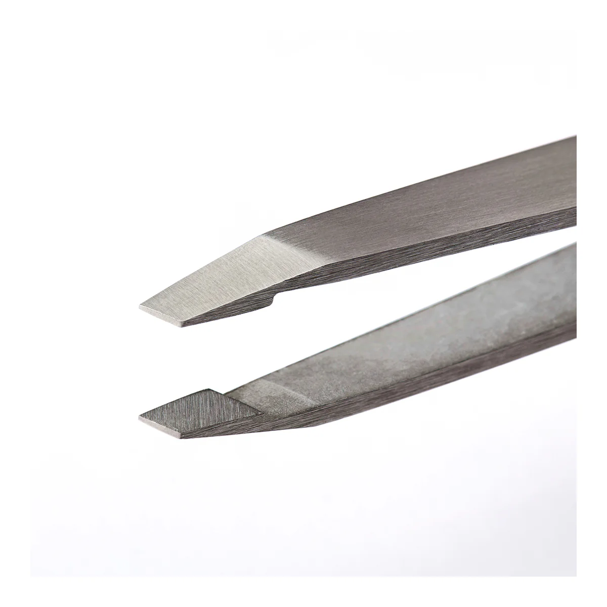 RevitaLash Precision Tweezer - Image 3
