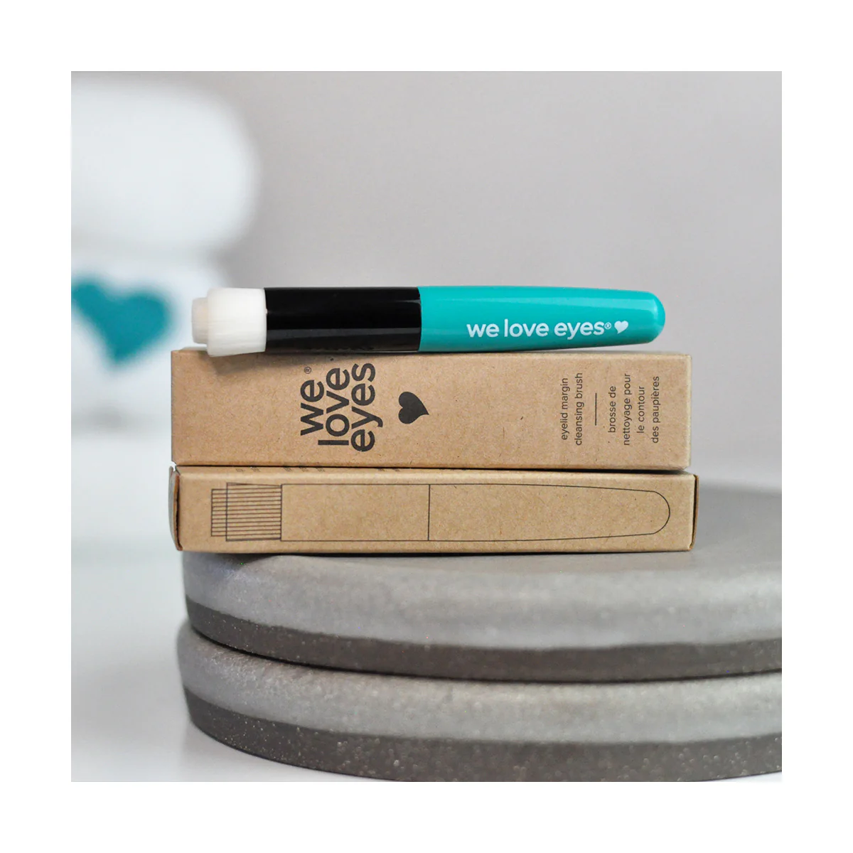 We Love Eyes -Eyelid Margin Cleansing Brush - Use with eyelid products - Image 3