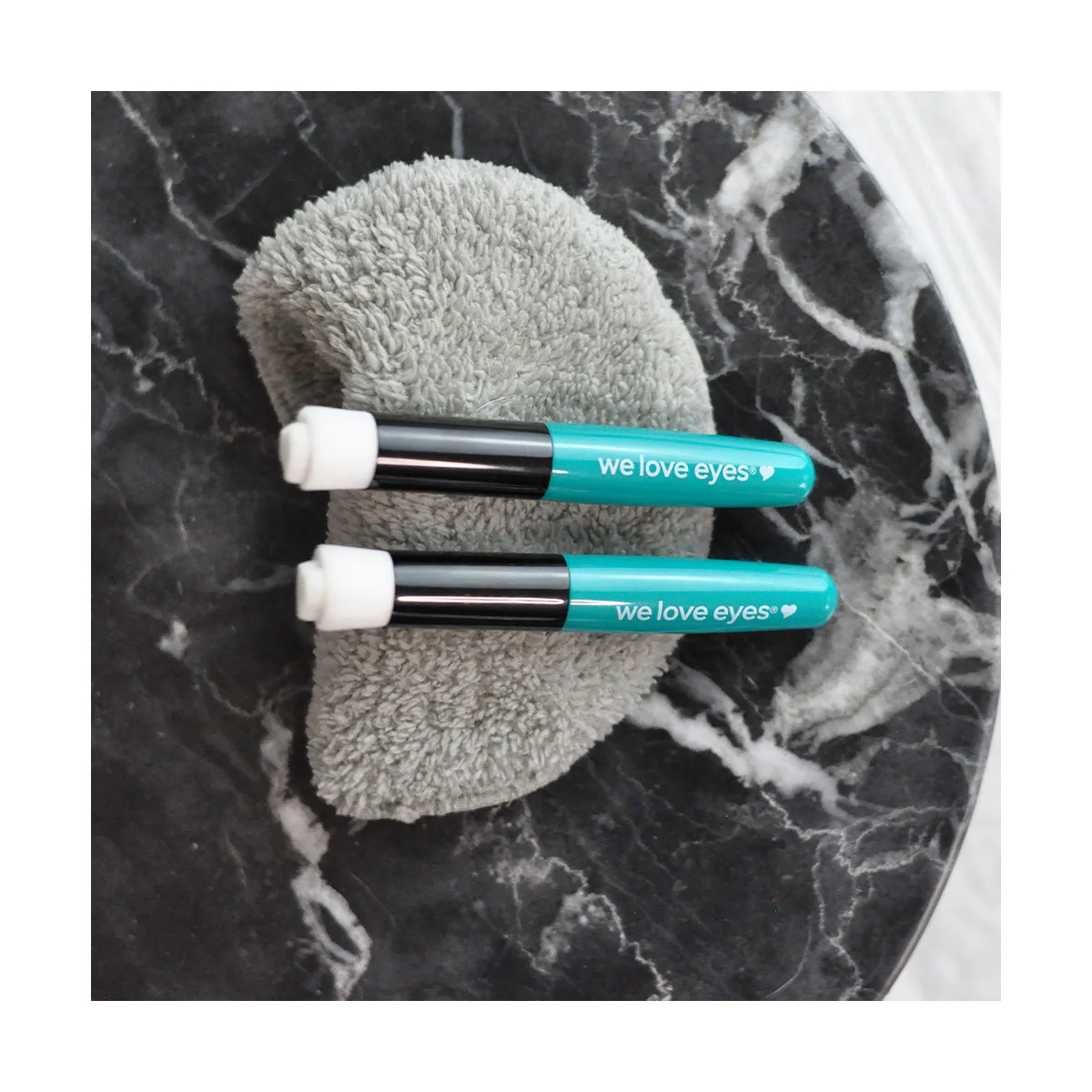 We Love Eyes -Eyelid Margin Cleansing Brush - Use with eyelid products - Image 5