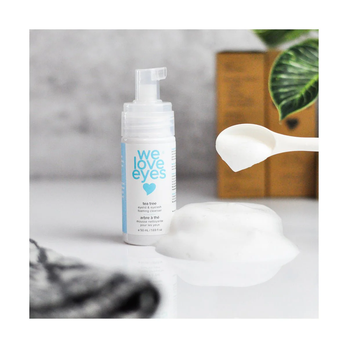 We Love Eyes: Tea Tree Eyelid Foaming Cleanser - Image 4