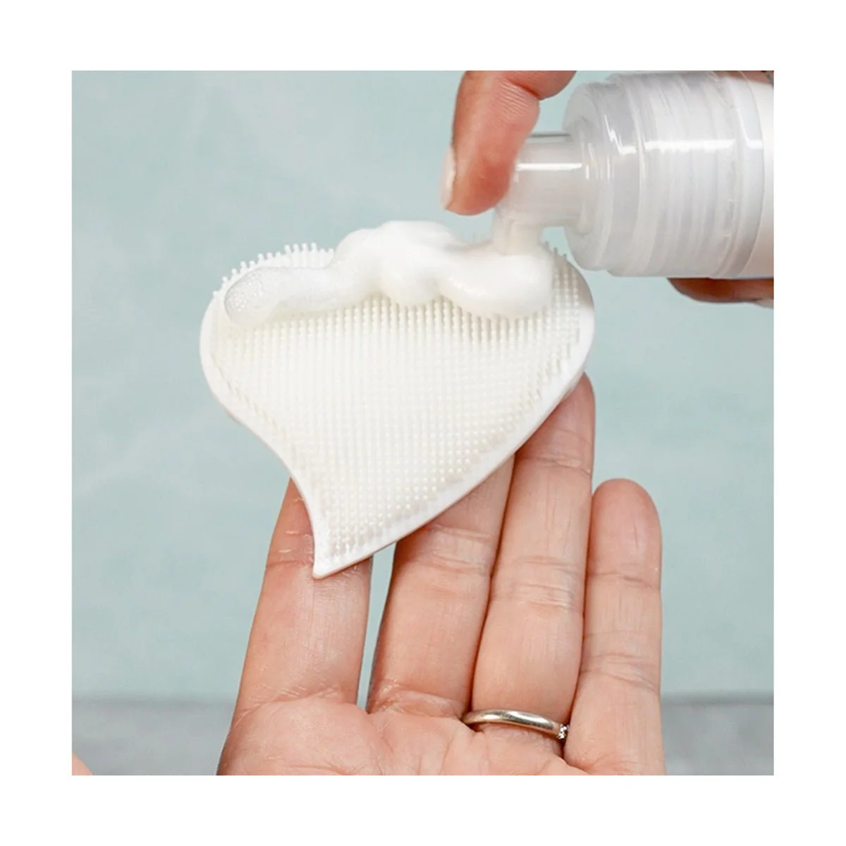 We Love Eyes: Tea Tree Eyelid Foaming Cleanser - Image 5